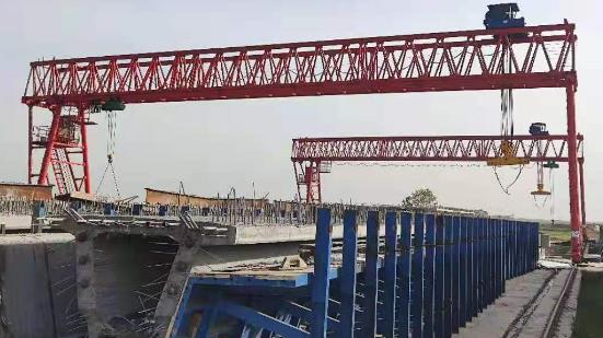 為什么要對門式起重機進行定時清理？