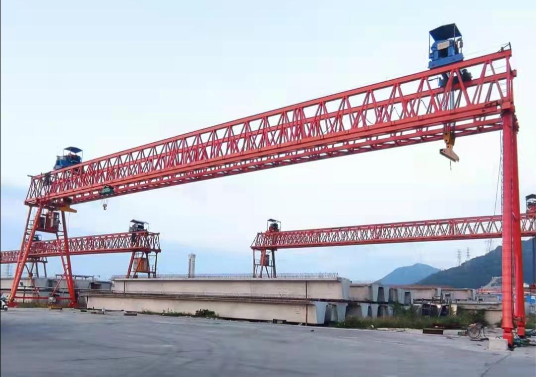 ME高速公路提梁機(jī)在不同的施工場(chǎng)景下有哪些應(yīng)用案例？它適用于哪些類型的梁體安裝？
